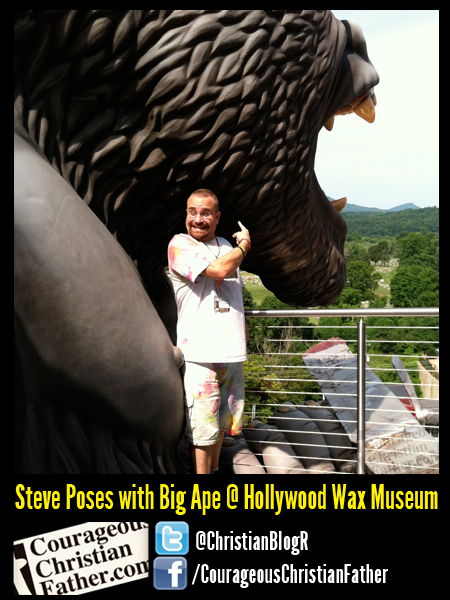 Steve Poses with Big Ape @ Hollywood Wax Museum