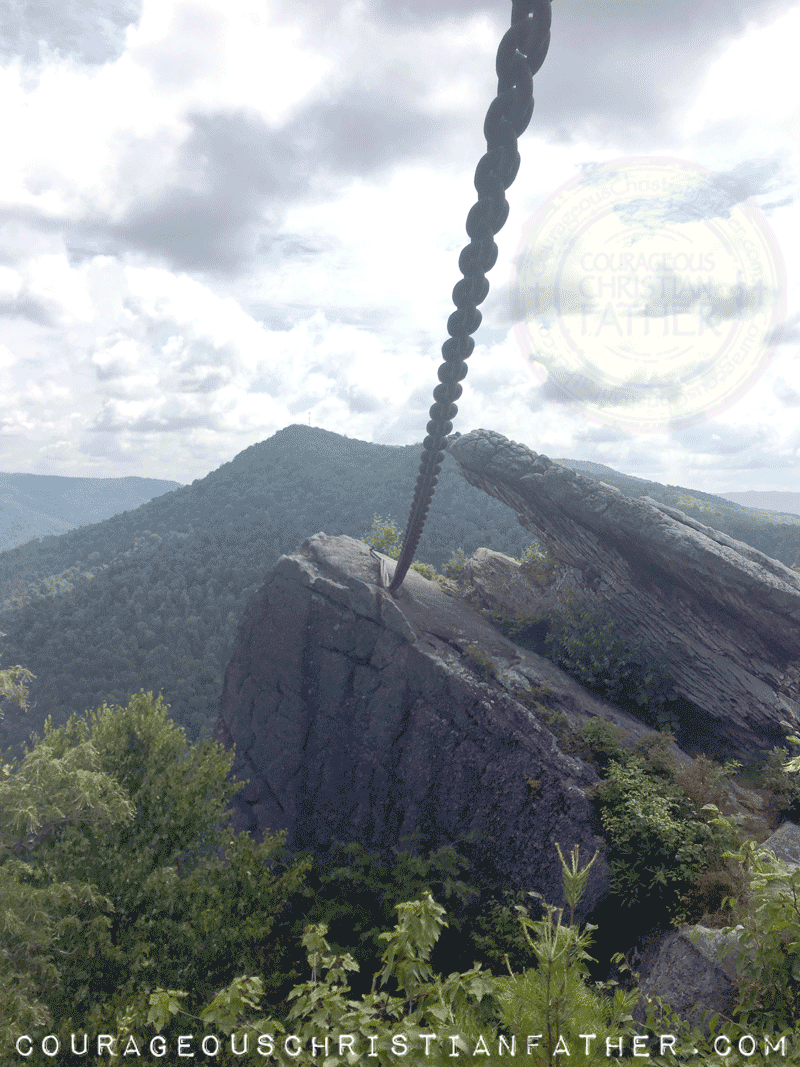 Chained Rock Pineville, KY (Pine Mountain State Resort Park) #ChainedRock