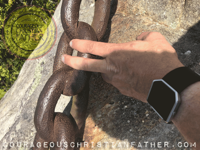 Thickness of the chain at Chained Rock in Pineville, KY at Pine Mountain State Resort Park | Photo Credit Heather of SimplySpokn