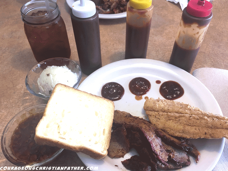 Lil Jo’s Bar-B-Que - I got Brisket and Cat Fish. Mashed Potatoes, Gravy, Baked Beans, Texas Toast, BBQ Sauce. #LilJosBBQ