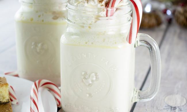 White Hot Chocolate - a yummy treat using white chocolate instead of milk chocolate or dark chocolate. #WhiteHotChocolate