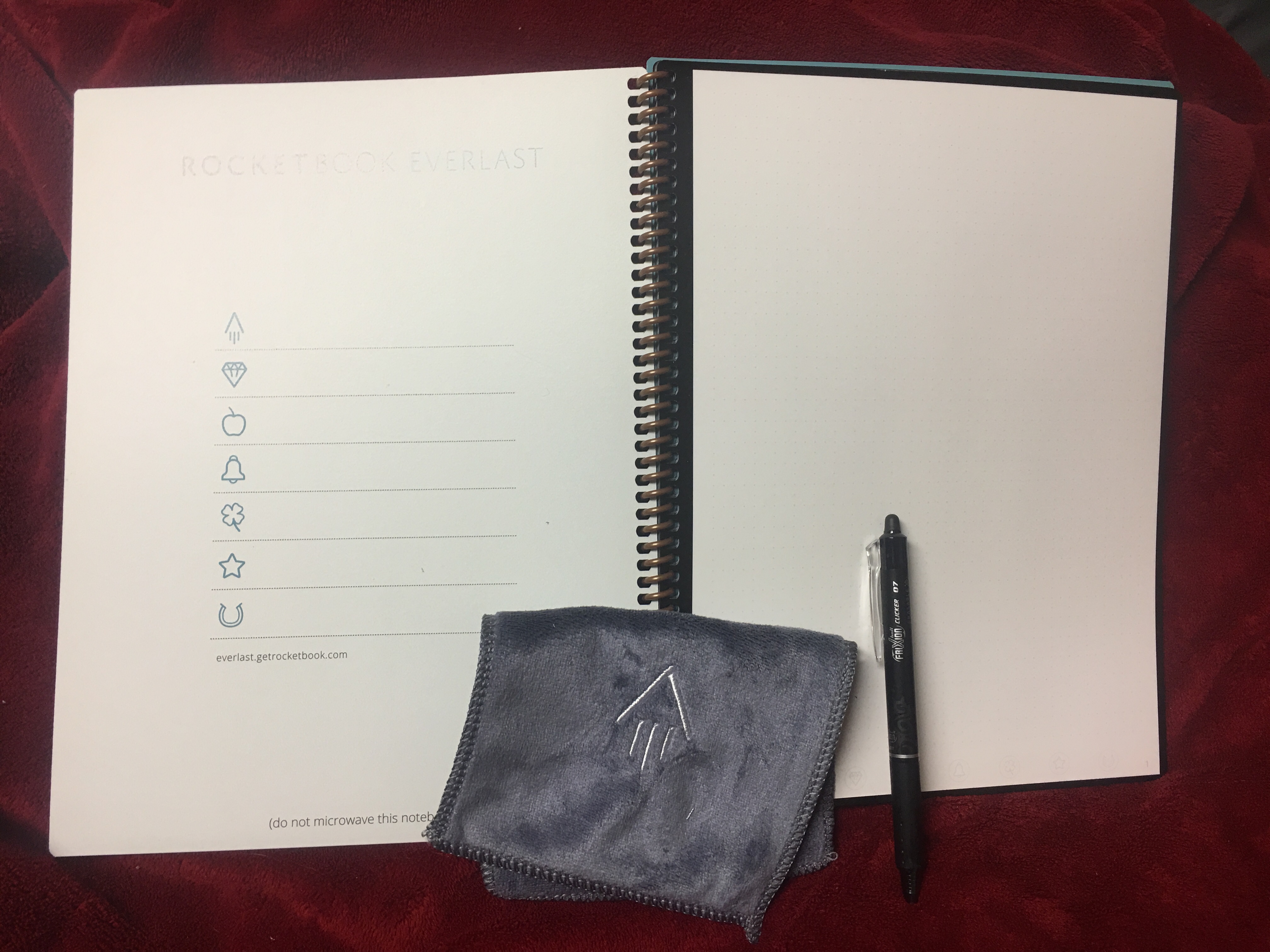 Rocketbook Everlast Inside with Pilot FriXon pen and wiping cloth 