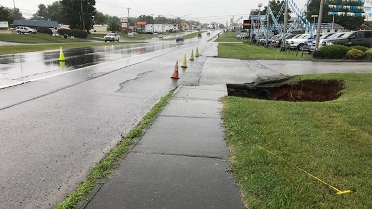 Sinkhole Opens Up In Jefferson City After Heavy Rains. One lane has been closed due to a sinkhole opening up on Highway 11-E in Jefferson City, TN after Tuesday's heavy rain. The sinkhole is reported near Farris Motor Company and Harrington Road. | TDOT Image