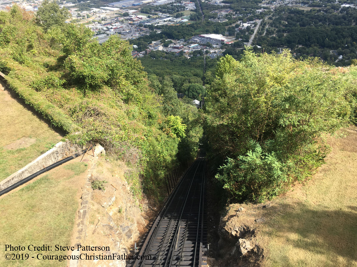 Lookout Mountain Incline Railway in Chattanooga, TN to go up and/or down the mountain to Lookout Mountain. Enjoy a ride on an angled rail car that will take you up or down Lookout Mountain. #InclineRailway #LookoutMountain