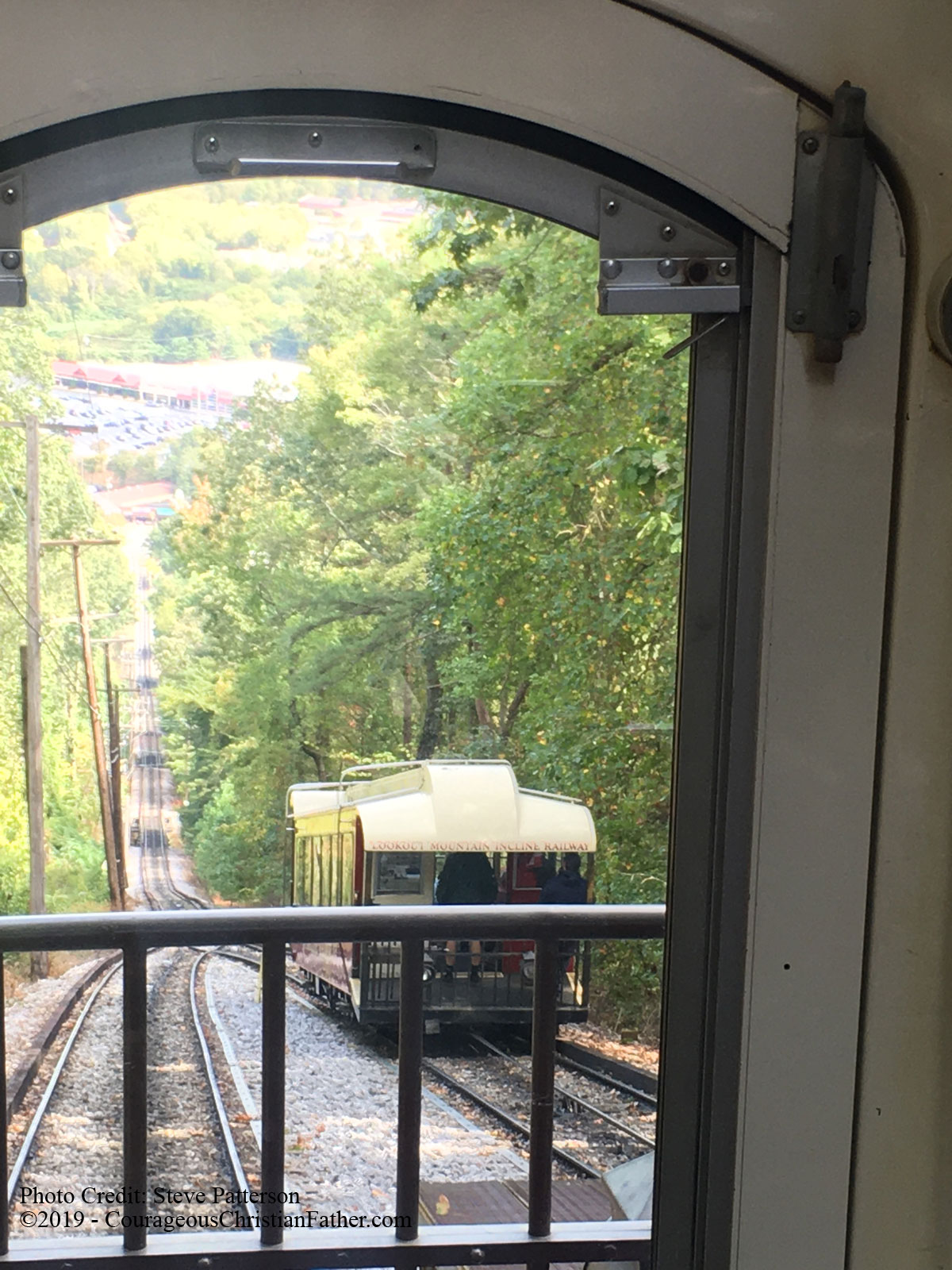 Lookout Mountain Incline Railway in Chattanooga, TN to go up and/or down the mountain to Lookout Mountain. Enjoy a ride on an angled rail car that will take you up or down Lookout Mountain. #InclineRailway #LookoutMountain