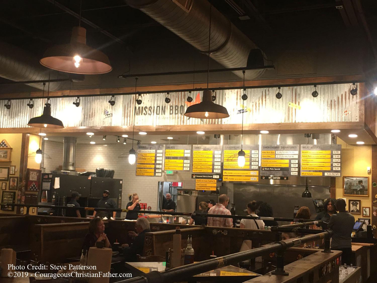 Mission BBQ - This is this weeks Travel Thursday feature. I share about my experience at Missionary BBQ in Chattanoga, TN. #MissionBBQ