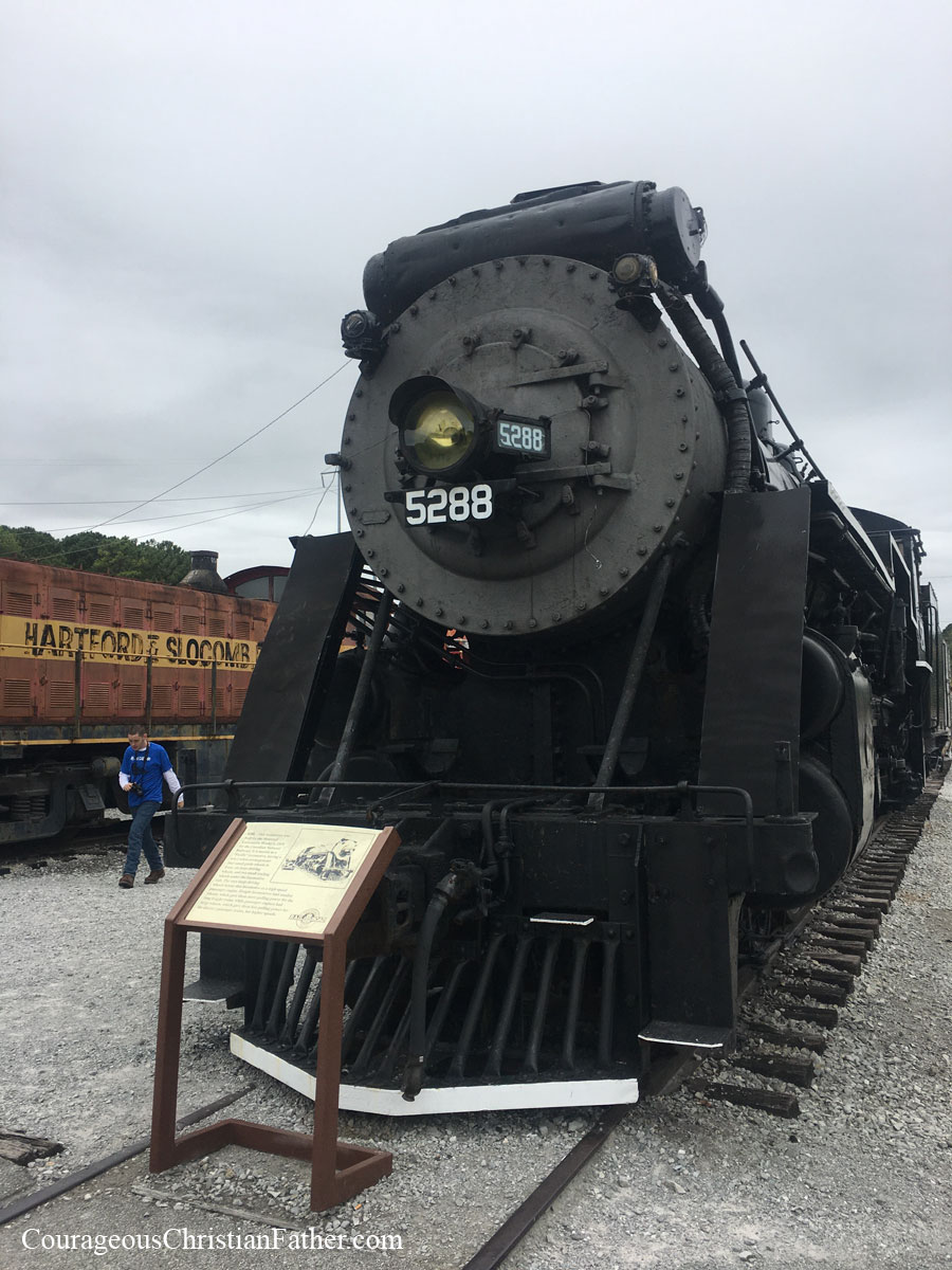 Missionary Ridge Train Ride - Tennessee Valley Railroad is this week's Travel Thursday. Get to see trains on display, including being able to go inside them. See how the telegraph and Morse Code, since this was a hub for telegrams. #MissionaryRidge #TVRail