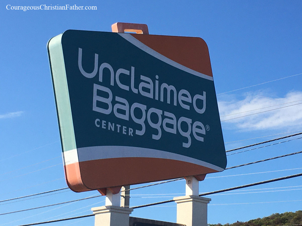 Unclaimed Baggage in Alabama is this week's Travel Thursday feature. If you ever lost your luggage when flying, it might have ended up in this store in Alabama that sells the items and baggage from airports that go unclaimed. #UnclaimedBaggage