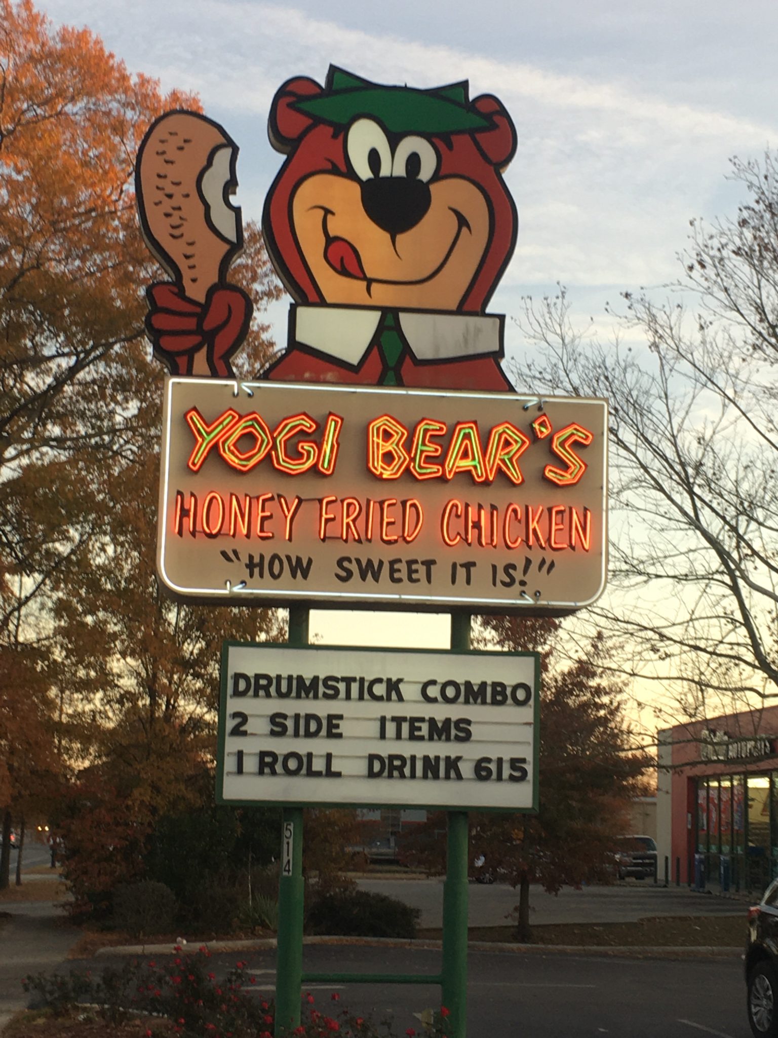 Yogi Bear Honey Fried Chicken - This weeks Travel Thursday feature. My wife has always talked about how great their fried chicken is and wanted me to try it too. #YogiBearHoneyFriedChicken