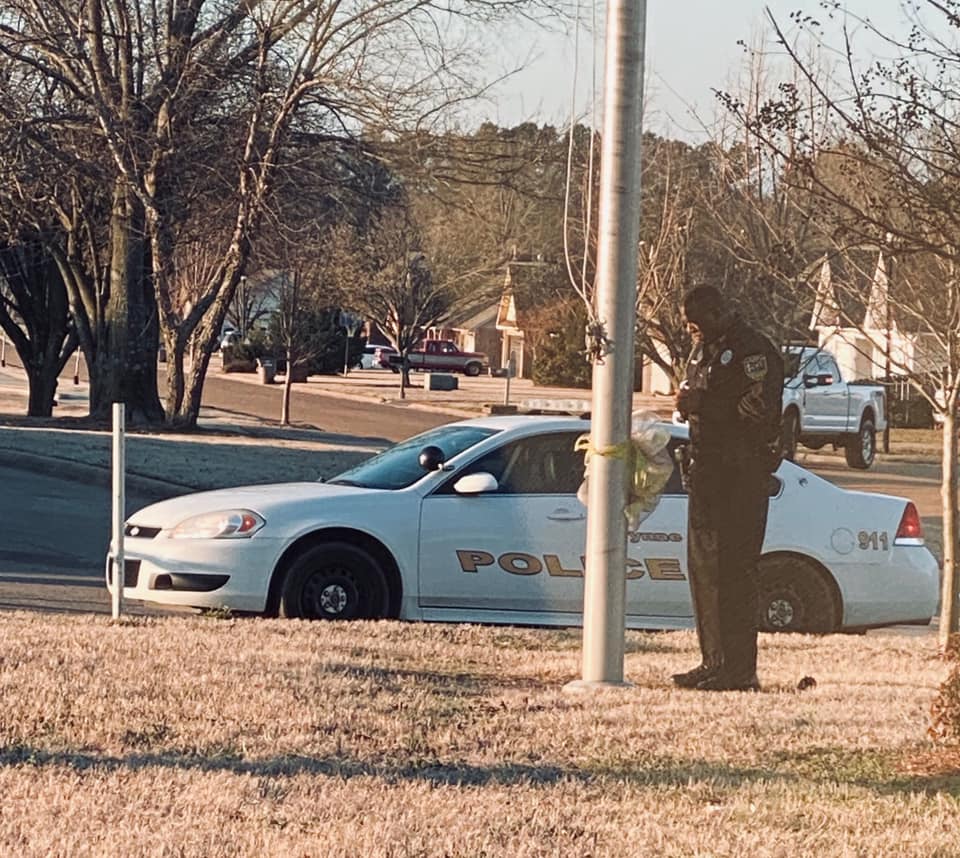 School resource officer seen praying for students at school's flagpole every day - One Arkansas school resource officer, DeAndra Warren, stops at the flagpole every day to say a special prayer for the school systems, children and the community.