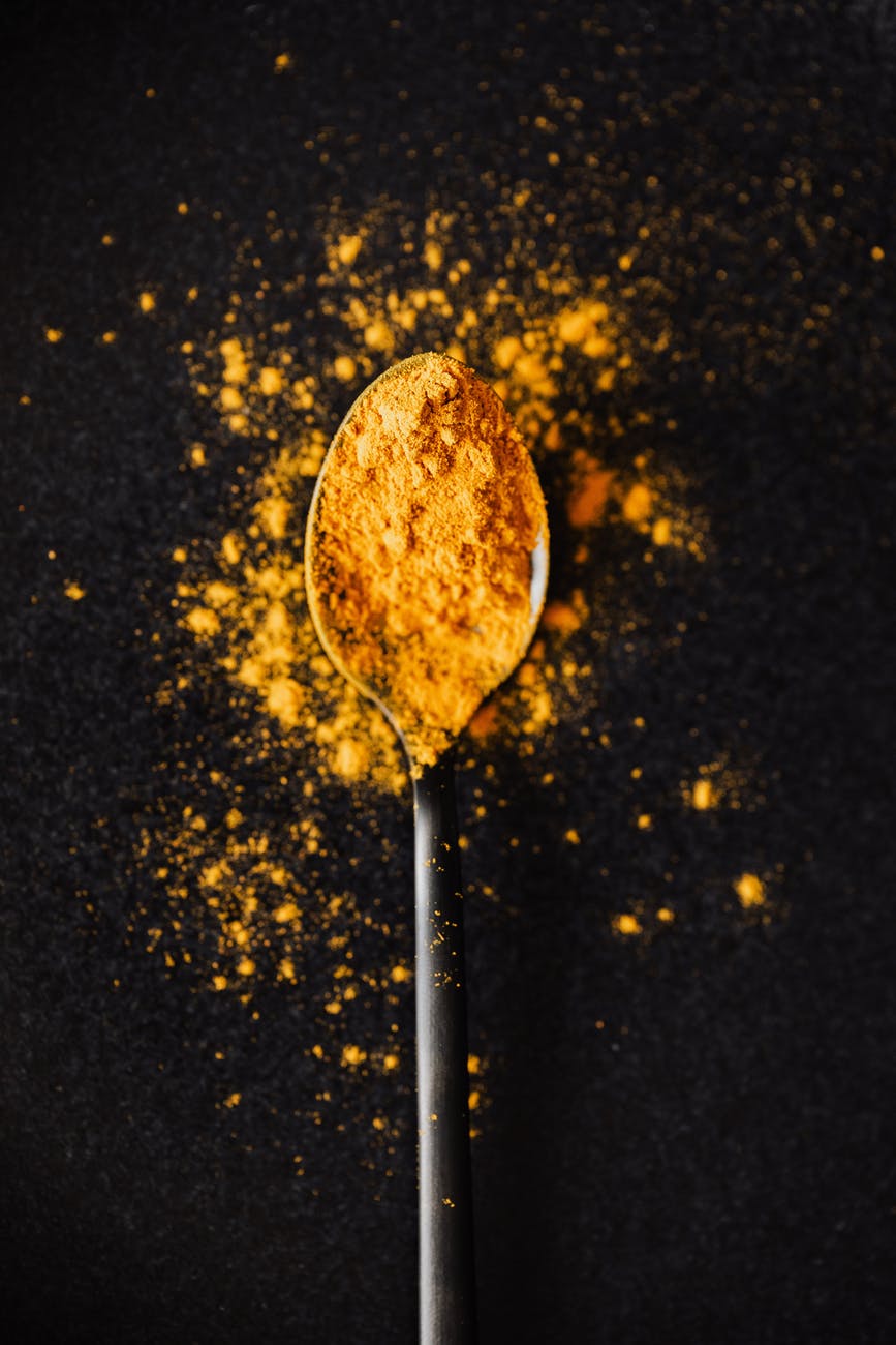 Herbs and spices that can promote healthy hearts - Garlic and even cayenne pepper may already be staples in many people's kitchens, but that's not necessarily so with turmeric. A yellow spice often used when preparing Indian foods, turmeric has anti-inflammatory properties thanks to curcumin, the part of turmeric responsible for giving it its yellow color. Experts acknowledge that turmeric needs to be studied more to definitively conclude its effects on heart health, but WebMD notes that one small study indicated that turmeric can help ward off heart attacks in people who have had bypass surgery. Photo by Karolina Grabowska Pexels