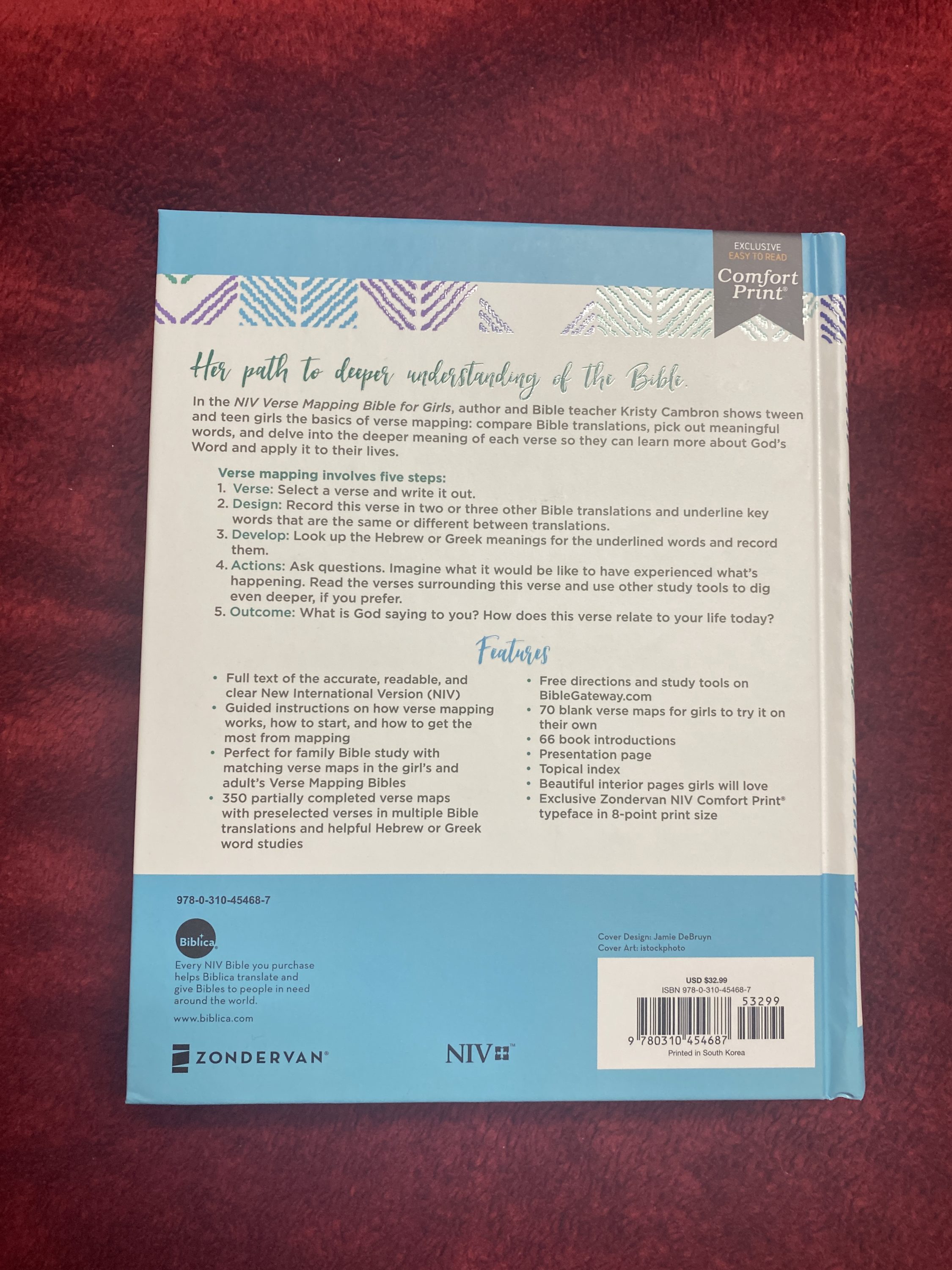 Verse Mapping Bible for Girls Review - This is a review of the NIV Verse Mapping Bible for Girls. Gathering the Goodness of God's Word. A Unique Way to Explore the Bible by Kristy Cambron. #VerseMapping