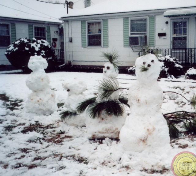 My mom (Paula Elaine Klaus Patterson) making a snowman in 2004. ​
The snow people we made with my mom 